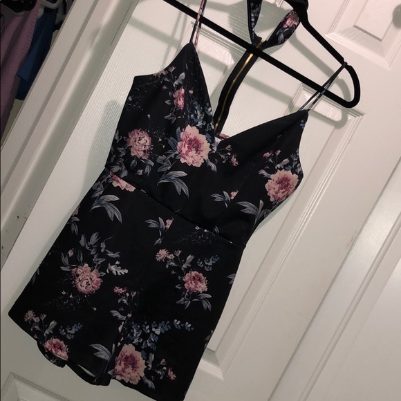 Dresses & Skirts - Size Medium Romper 👗